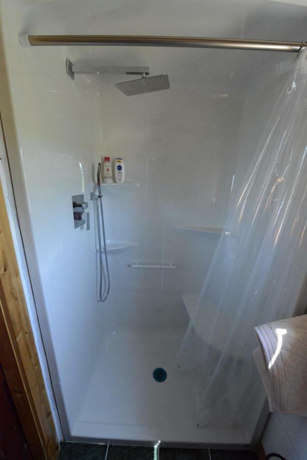 Maregold Centre - Juniper Cabin And Rose Cabin Victoria Beach 외부 사진